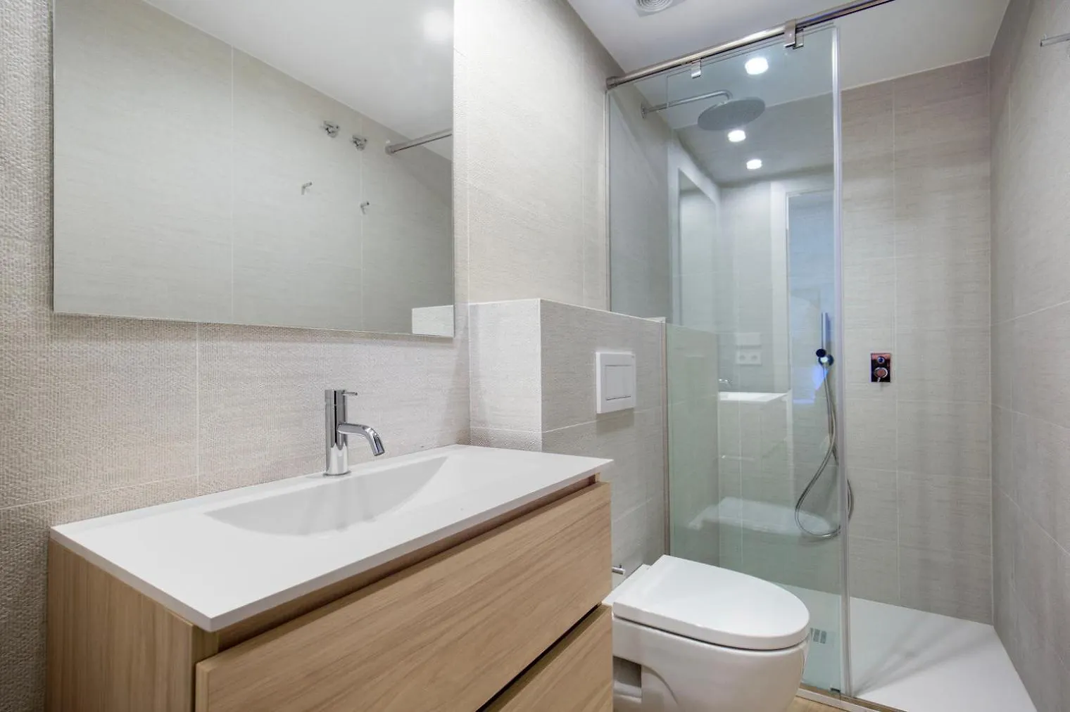 アパート バルセロナBlueground Sarria Doorman Renovated Recently Bcn-121アパートメント